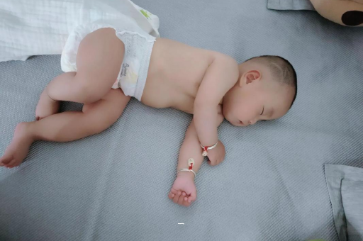 代怀包生男孩机构怀孕肚子撑的难受